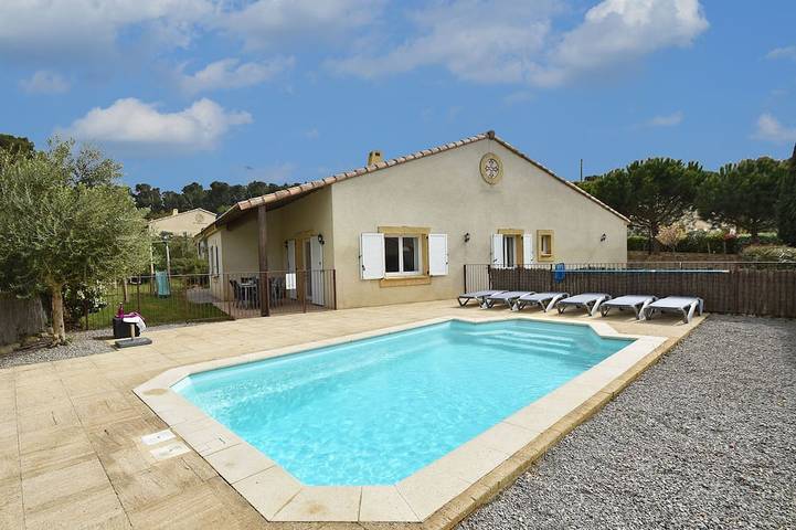 Location de vacances pour 6 personnes, avec jardin et terrasse ainsi que piscine et jacuzzi, animaux acceptés à Montbrun-des-Corbières