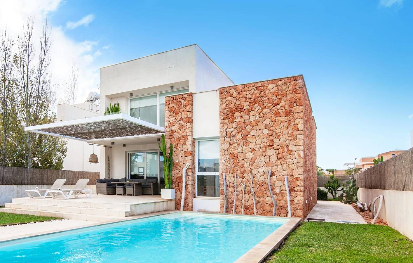 Gemütliches Strandapartment mit Pool und Grill, 1,5 km von Playa de Ses Covetes entfernt in Es Trenc, Campos