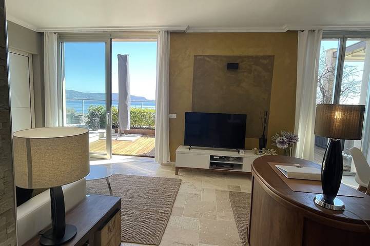 Ganze Wohnung, Deluxe Sunrise Sky Terrace, Designapartment & Fantastic Lake View M1 in Toscolano-Maderno, Gardasee-Berge