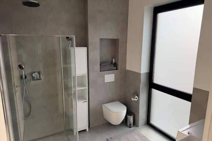 Ganze Wohnung, Penthouse Neubau mit Terasse Köln Messe Airport Bonn Phantasialand in Troisdorf, Rhein-Sieg-Kreis