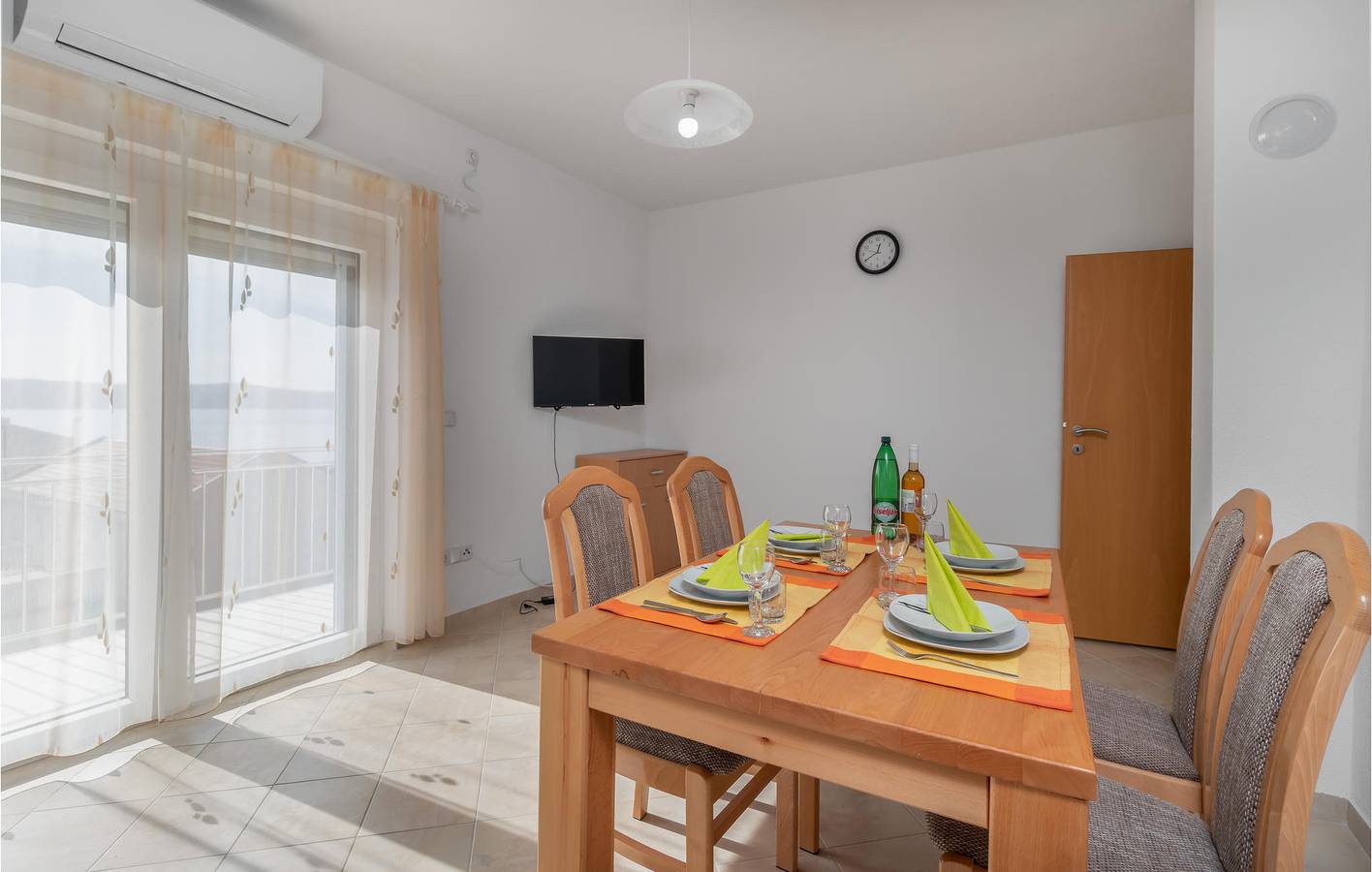 Ganze Ferienwohnung, Ferienwohnung mit Meerblick, WLAN, Terrasse und Parkplatz in Küstennähe in Cesarica, Naturpark Velebit