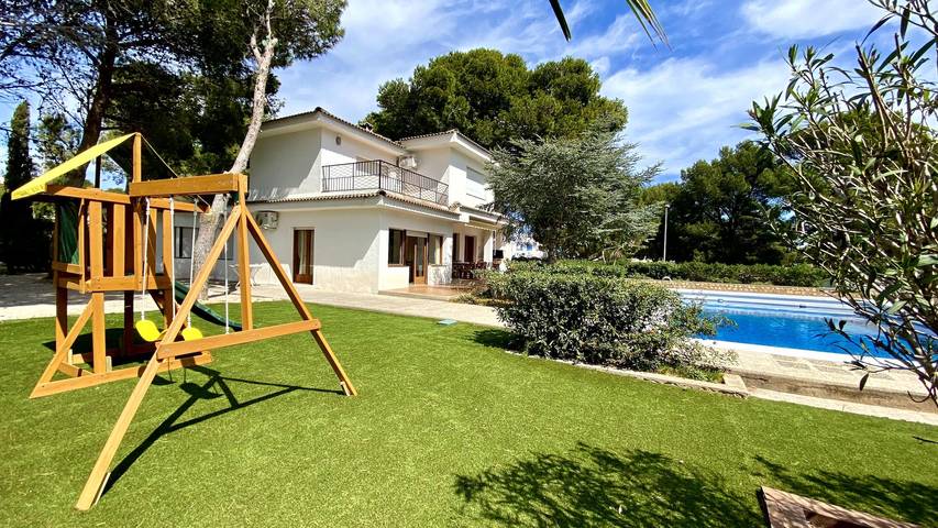 Maison de vacances pour 10 personnes, avec Balcon et Terrasse ainsi que Jardin et Vue à Calafat
