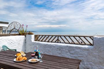 Holiday Home for 10 People in Saundersfoot, Pembrokeshire, Photo 1