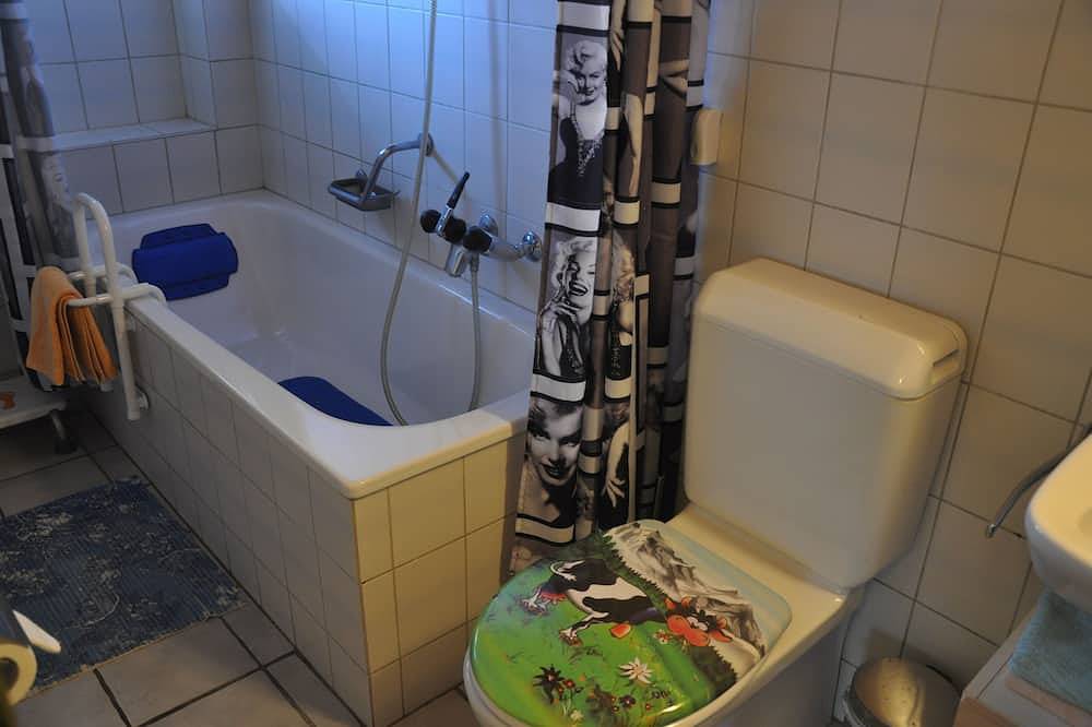 Entire apartment, Holiday in the Glarnerland in the heart of nature Apartment 1 \"Kaminzauber\" in Glarus Süd, Canton of Glarus