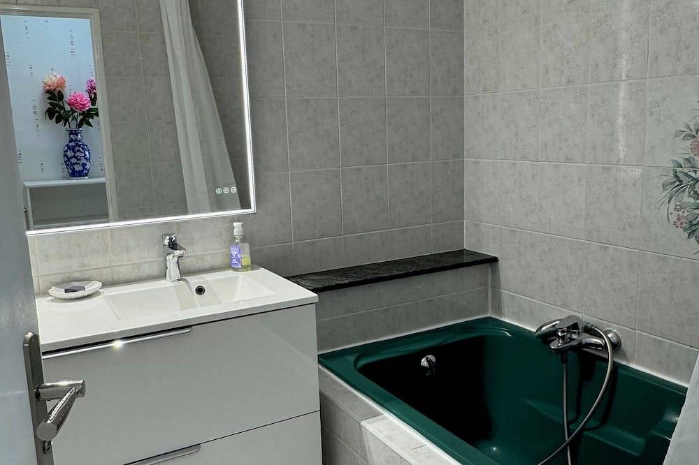 Appartement entier, Joli 2 Pièces, vue panoramique mer/ville, très bien équipé, proche centre ville in Nice, Côte méditerranéenne (France)