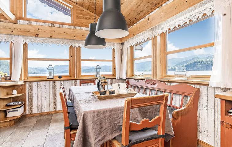 Feriehus for 8 personer med sauna in Etne 