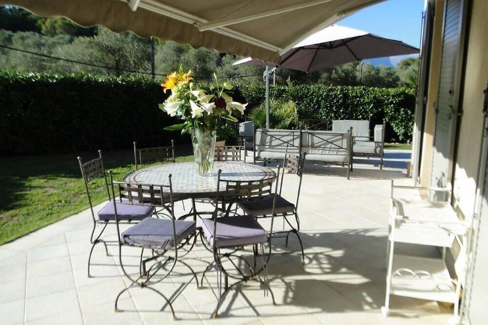 Villa con terrazas y piscina vista panorámica. Cerca de campos de golf y playa, a 1 km del pueblo in Valbonne, Region de Cannes