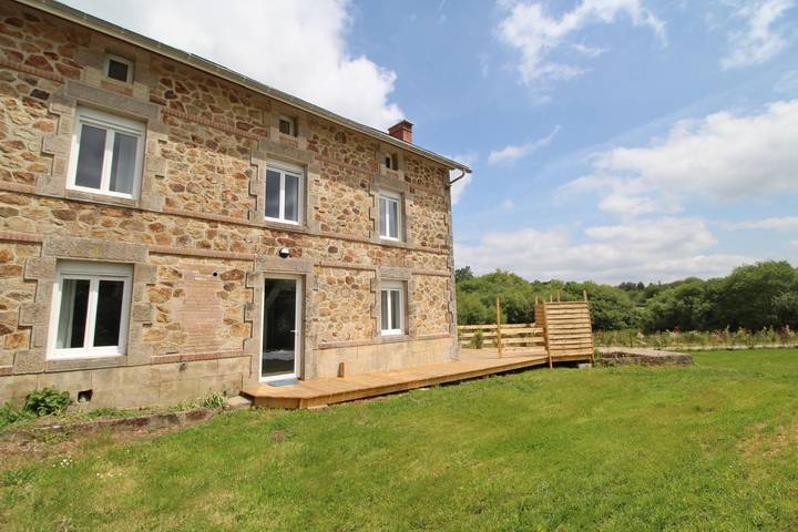 Gîte pour 10 personnes, avec jardin ainsi que terrasse et piscine à Limoges - 2