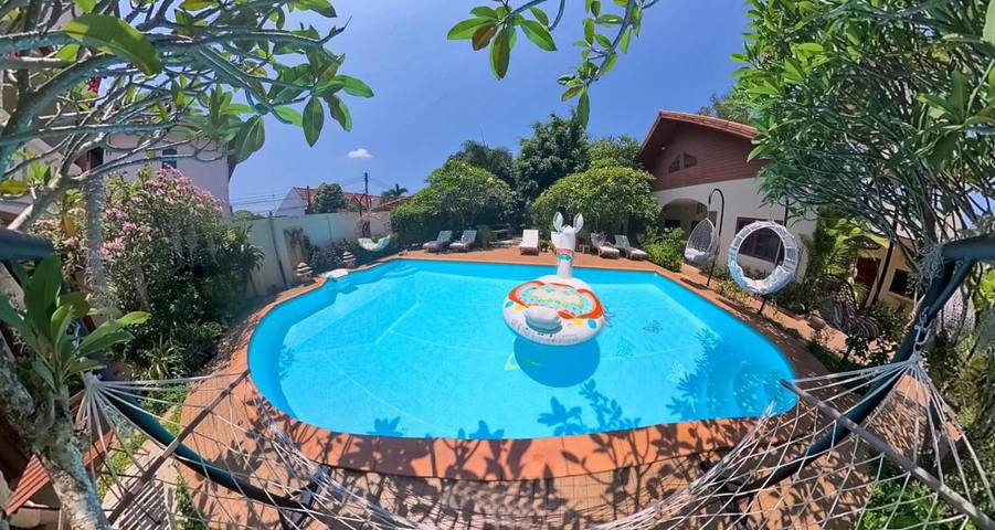Appart’hôtel pour 3 personnes, avec jardin ainsi que piscine et vue