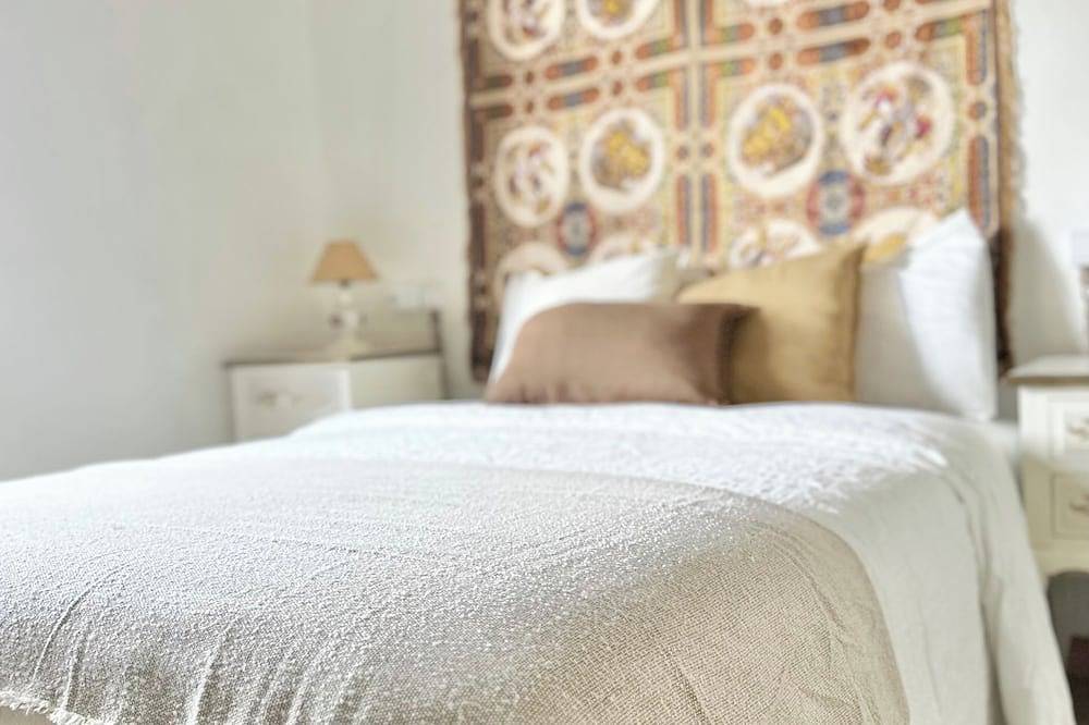 Montblanc - Sleeps 4 - Parking - City Centre in Mont Blanc (Tarragona), Provincia de Tarragona