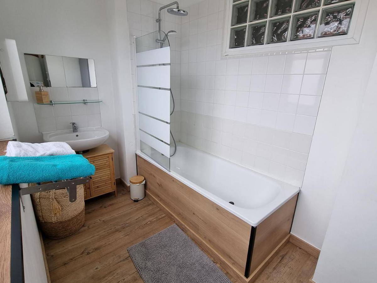 Appartement entier, Duplex idéal famille, 2 mn de St-Omer centre in Saint-Martin-au-Laërt, Région de Saint-Omer