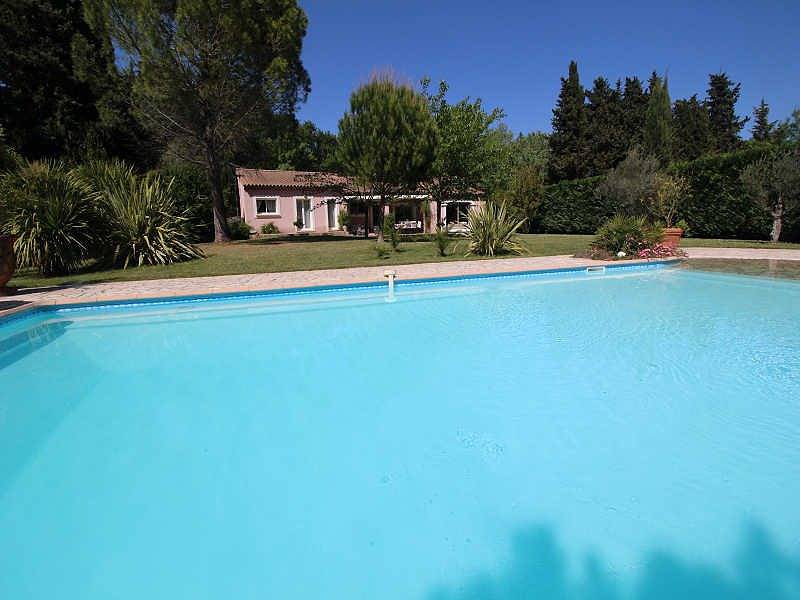 Near St-Rémy-de-Provence, holiday villa with nice pool, pets welcome (1). in Saint-Étienne-du-Grès, Region de Arles