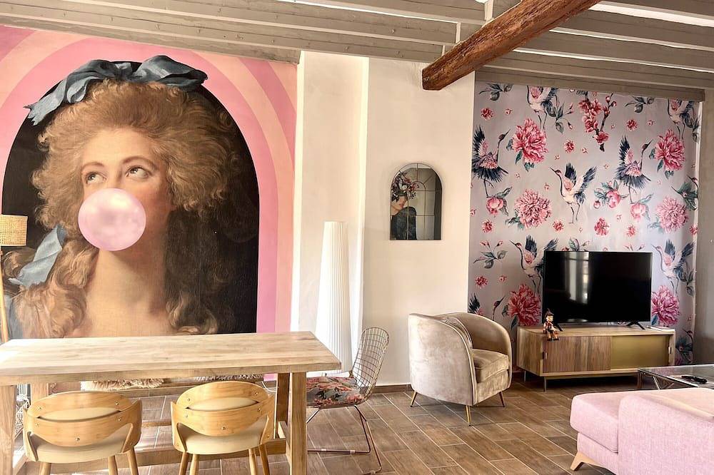 Holiday Home 'La Bonita De Pego' with Mountain Views, Wi-Fi & Air Conditioning in Pego, Costa Blanca