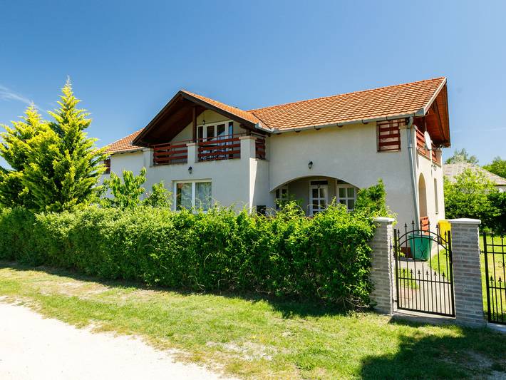 Ferienhaus für 10 Personen, mit Balkon und Terrasse sowie Garten in Balatonfenyves