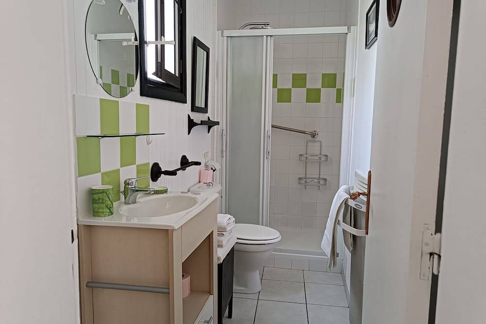 Gîte rénové calme avec jardin fleuri, à proximité du canal de Nantes à Brest et de la forêt du Gâvre in Blain (homonymie), Région de Châteaubriant