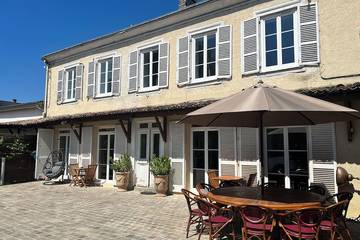 Gîte pour 12 personnes, avec terrasse et jardin à Sept-Saulx