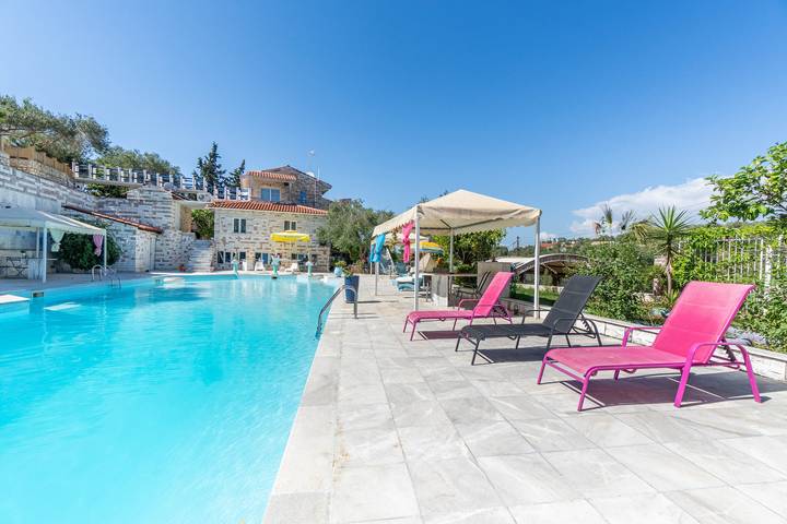 Bungalow für 4 Personen, mit Garten und Balkon in Griechenland - 2