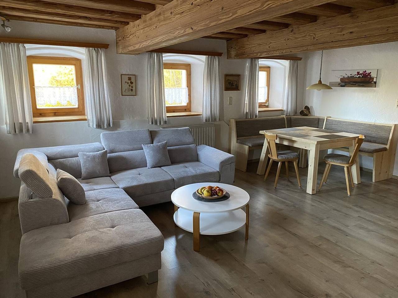 Ganze Wohnung, Ferienwohnung 'Haus Peschl Fewo 1' mit Terrasse, Gemeinschaftsgarten und Wlan in Neureichenau, Ostbayern