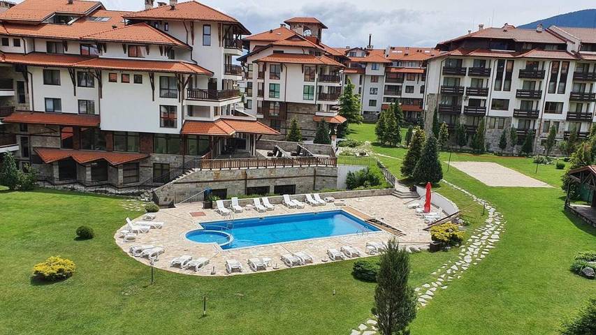 Gîte pour 4 personnes, avec vue ainsi que jardin et piscine dans Bansko
