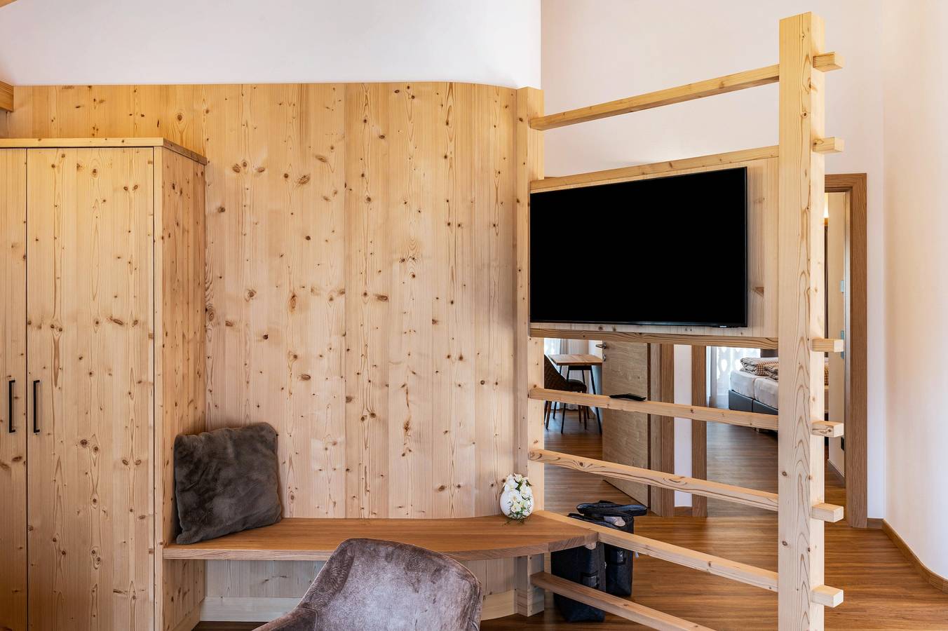 Appartamento intero, Appartamento "Les Ciases Chalets Dolomites Apt 3" con balcone privato, sauna in comune e Wi-Fi in San Vigilio di Marebbe, Marebbe