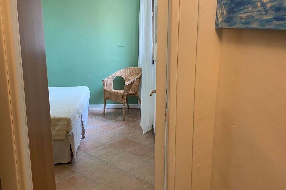Ganze Wohnung, Wohnung mit herrlicher Aussicht und Gartenterrasse & Grill in Palau (Sardinien), Gallura