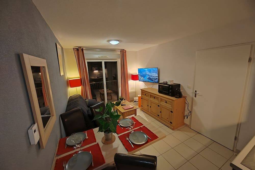 Entire apartment, T2 Balcon Dans Résidence Avec Piscine D80 in Salies-de-Béarn, Béarn