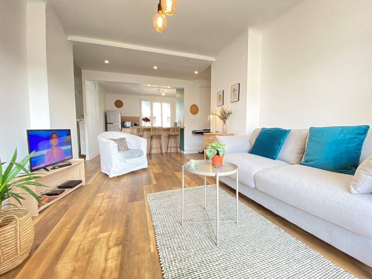 Apartamento entero, Hermoso Apartamento de 2 Dormitorios en el Centro de Annecy - Balcón, Ascensor y Garaje in Annecy, Región de Annecy