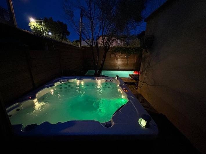 Villa pour 6 personnes, avec jacuzzi ainsi que piscine et jardin, animaux acceptés à Toulon - 2