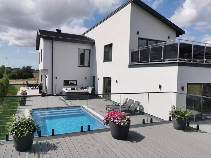 Villa für 4 Personen, mit Ausblick und Garten sowie Pool - 1