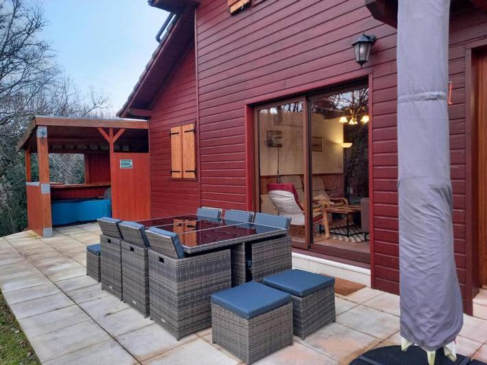 Location de vacances pour 6 personnes, avec vue ainsi que piscine et jardin à Lachapelle-Auzac - 2