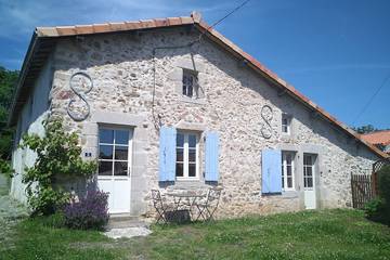 Gîte pour 6 personnes, avec jardin à Secondigny