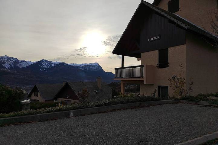 Entire apartment, Résidence Calme à Proximité Immédiate D'un Sentier de Randonnée in Embrun, Écrins National Park