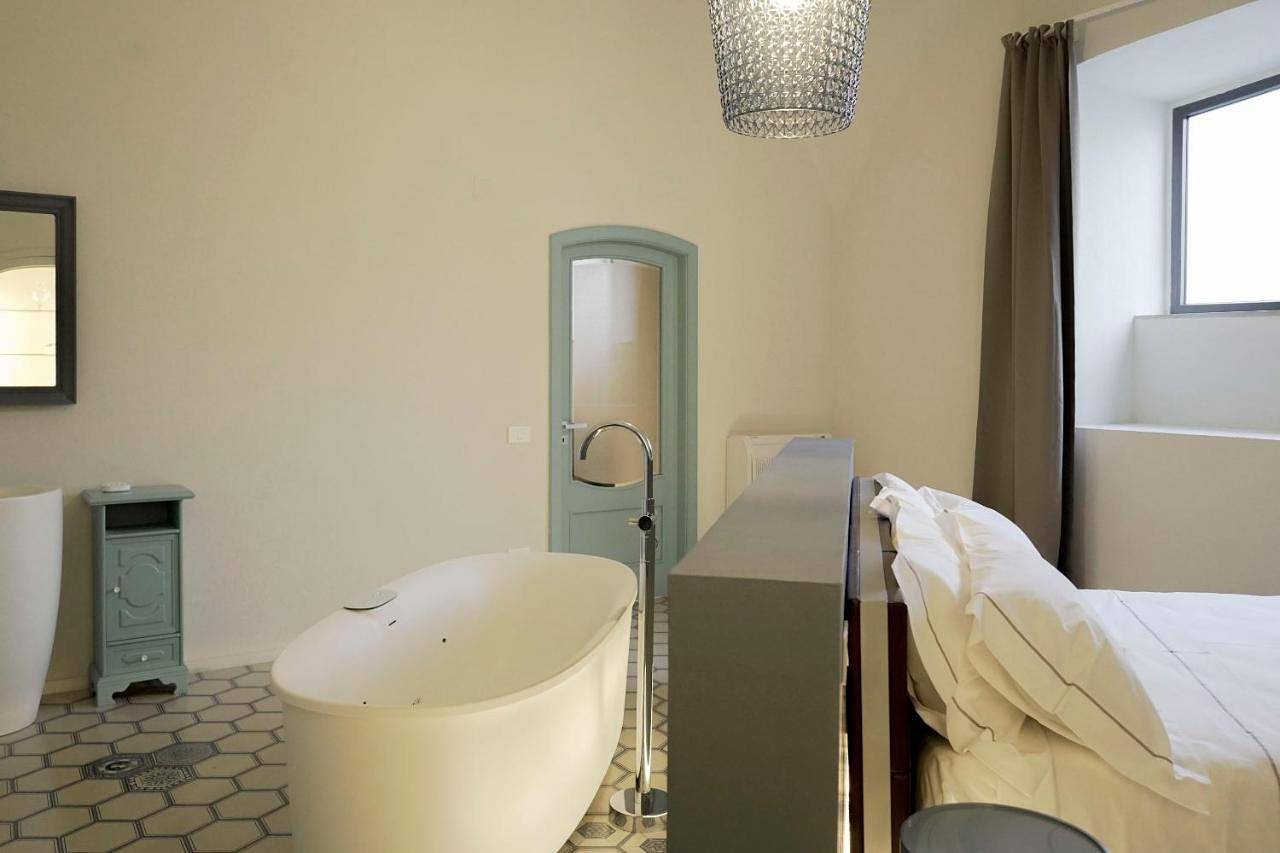 Viaggio Homes Appartamenti da 60 m2 con Jacuzzi Hammam Cucina Patio con Aperitivo di Benvenuto in Pontecagnano Faiano, Costa tirrenica Campania