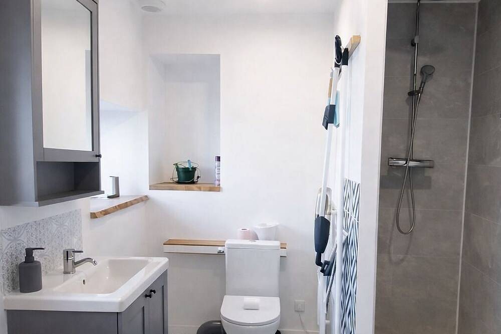 Appartement entier, Studio rénové • Saint-Genix Centre • Idéal couples & déplacements pro in Saint-Genix-les-Villages, Région de Chambéry