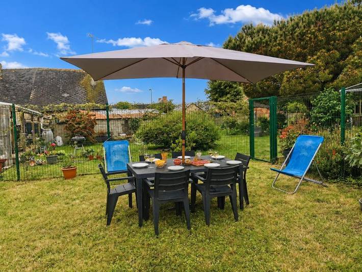 Gîte pour 8 personnes, avec Terrasse à Chelun
