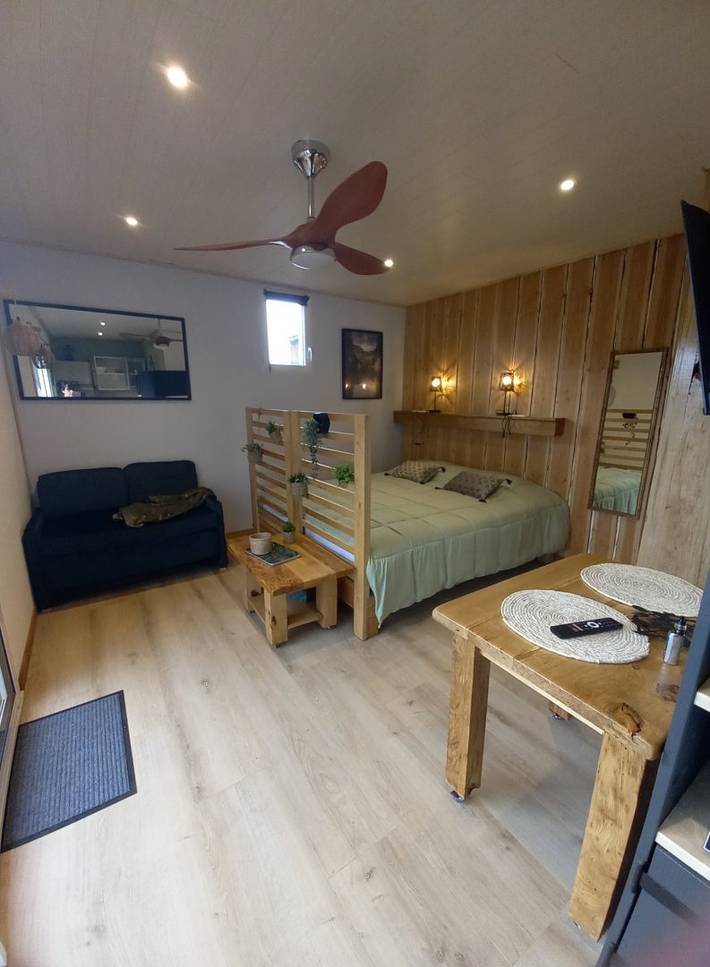 Chalet pour 2 personnes, avec jardin ainsi que jacuzzi et terrasse, animaux acceptés dans Massif central - 3