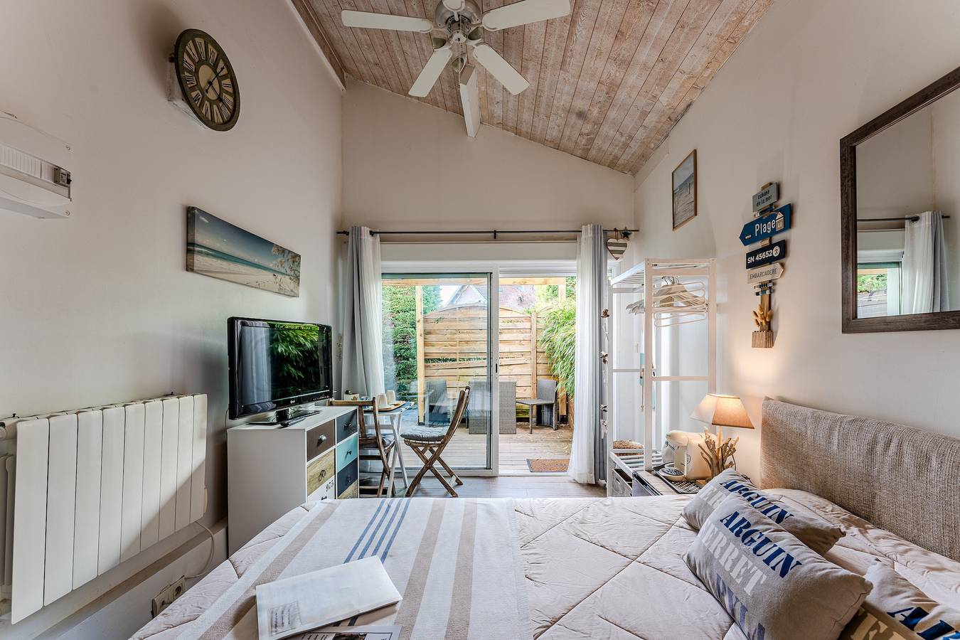 Bed and Breakfast 'Tikeau' con piscina compartida, terraza privada y Wi-Fi in Gujan-Mestras, Region de Arcachon