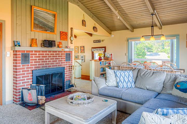 Vacation rental for 10 people, with yard and terrace in Manzanita