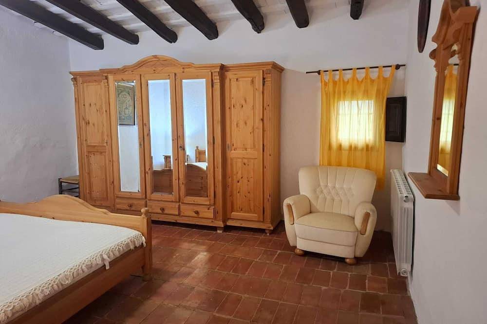 Historic finca/Pyrenees/Mountains/Sea/Spain for groups of up to 10 people in Sils, Provincia de Gerona