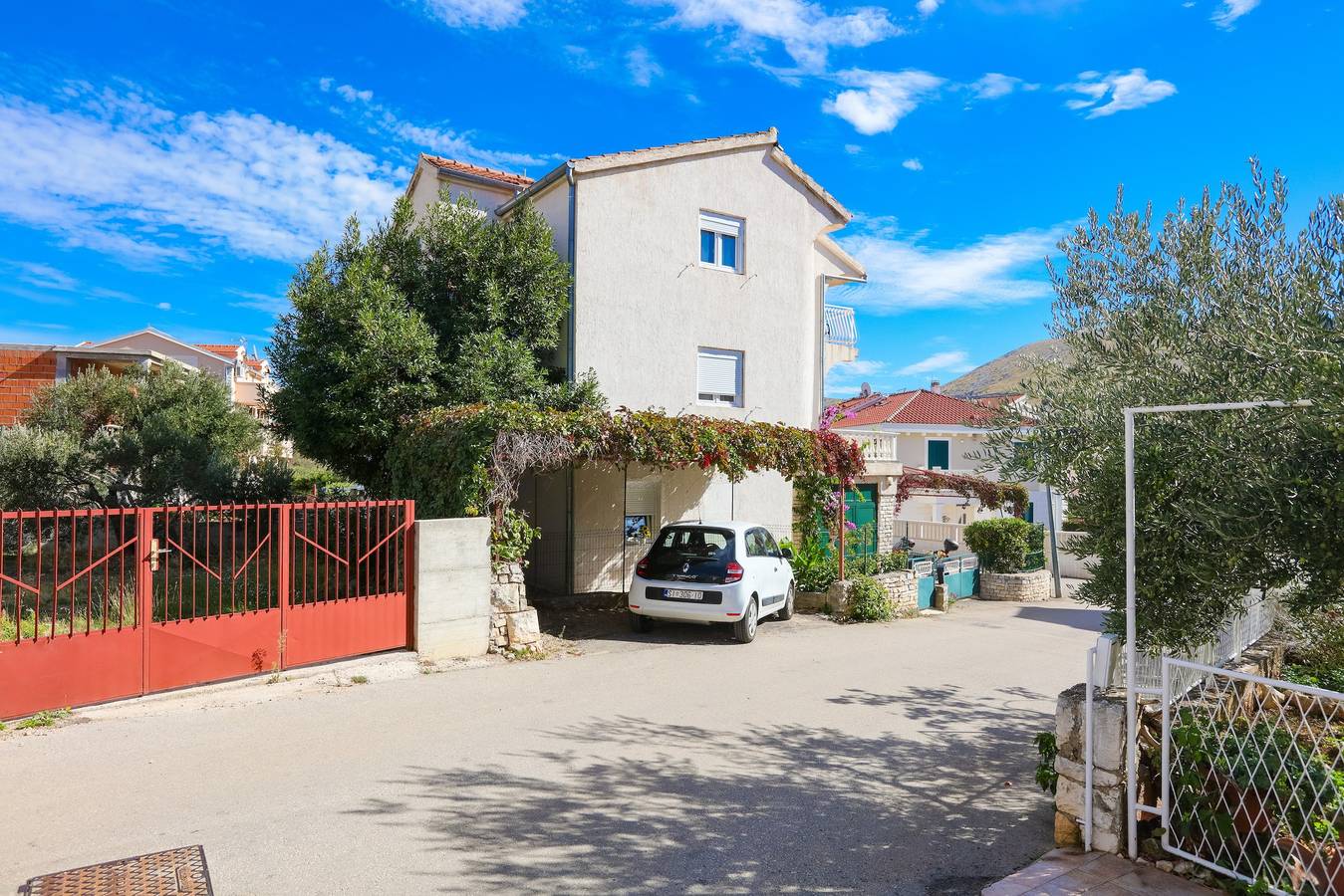 Ganze Wohnung, 1-Zimmer-Ferienwohnung mit Terrasse und Meerblick Grebastica (Sibenik) A-24821-b in Grebastica, Šibenik-Knin
