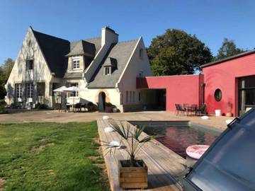 Cottage pour 8 personnes, avec piscine et terrasse à Plouigneau