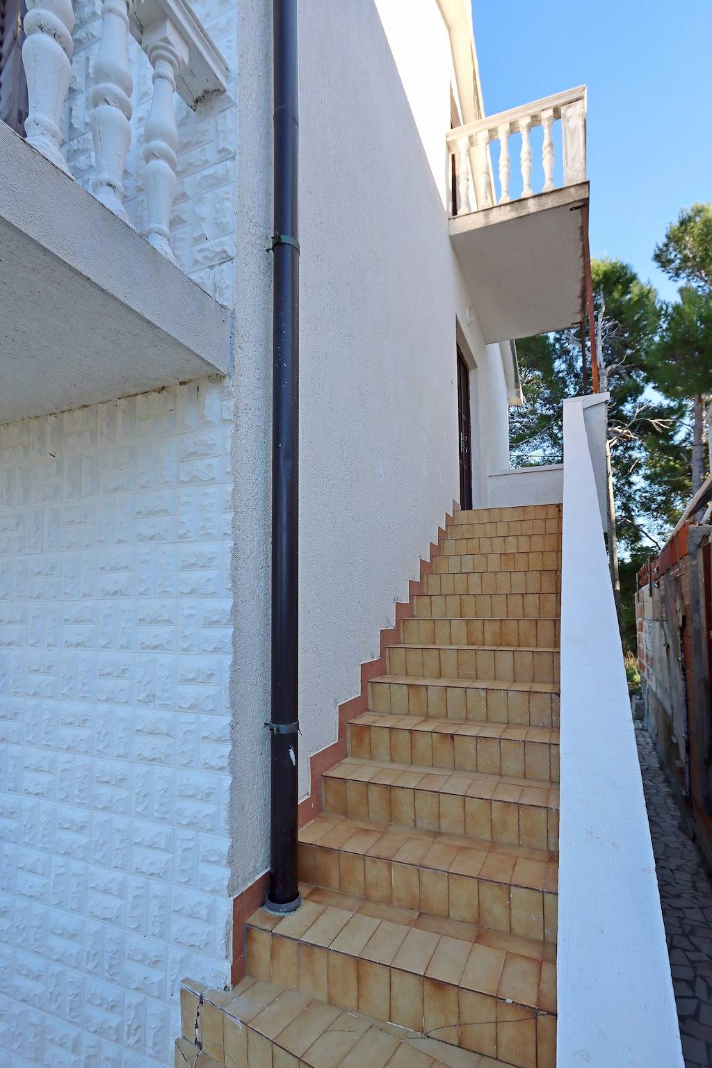 Appartamento intero, Appartamento di due stanze con balcone Banjol, Arbe - Rab A-16082-a in Banjol, Rab
