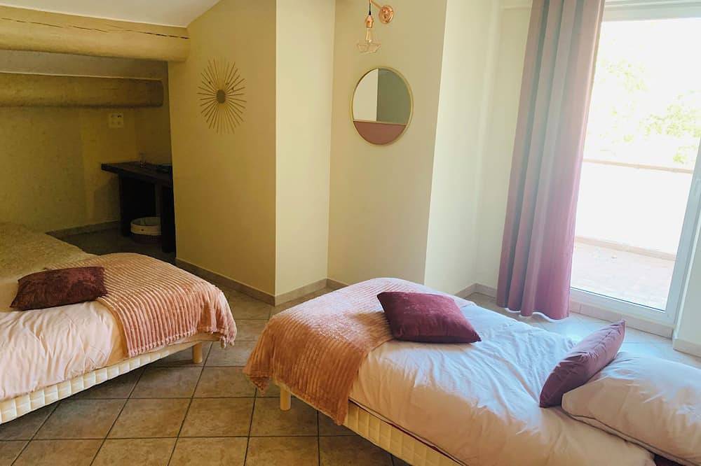 Stone house of character with pool & spa, space and authenticity in Bagnols-sur-Cèze, Nimes region