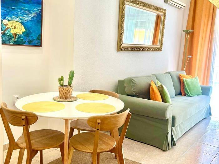 Ganze Ferienwohnung, Ferienwohnung für 4 Personen mit Balkon in El Barrio, Alicante