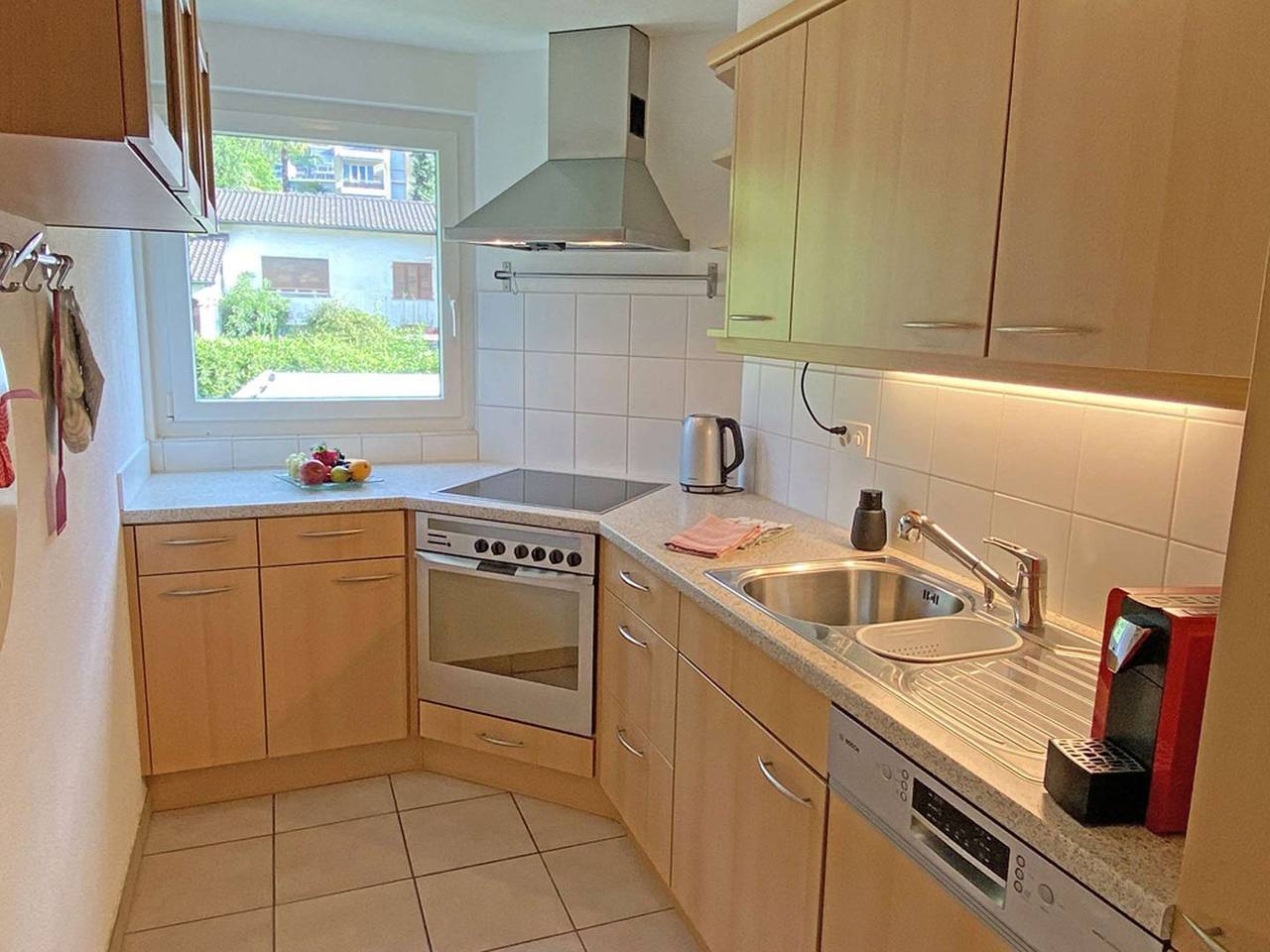 Ganze Wohnung, Moderne Wohnung in gepflegtem Appartementhaus an ruhiger Lage in Minusio, Tessiner Alpen