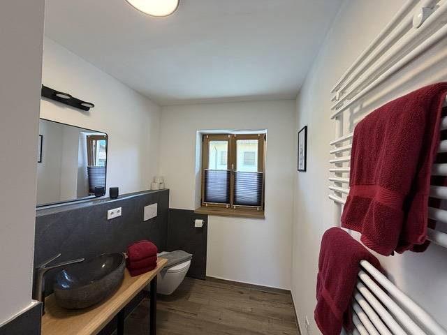 Ganze Ferienwohnung, Ferienwohnungen Hummel 2 - Ferienwohnung Alpenrose, 60qm in Grabenstätt, Chiemsee