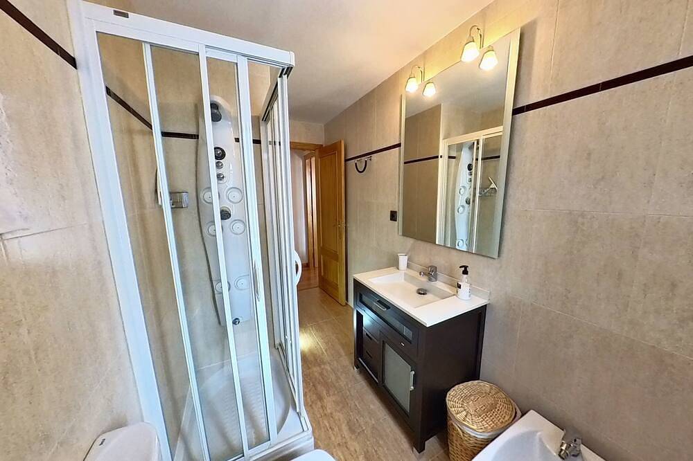 Entire apartment, Ligües House - tucasaenlospirineos in Sallent de Gállego, Spanish Pyrenees