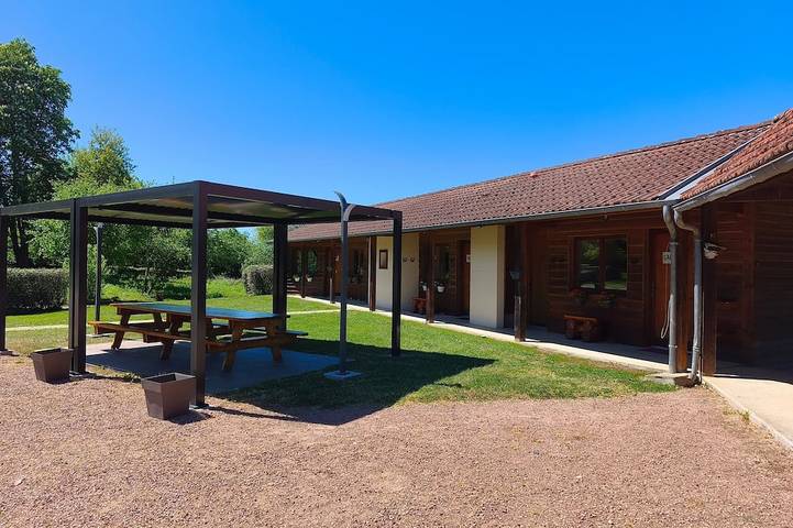 Location de vacances pour 15 personnes, avec jardin et terrasse à Urzy