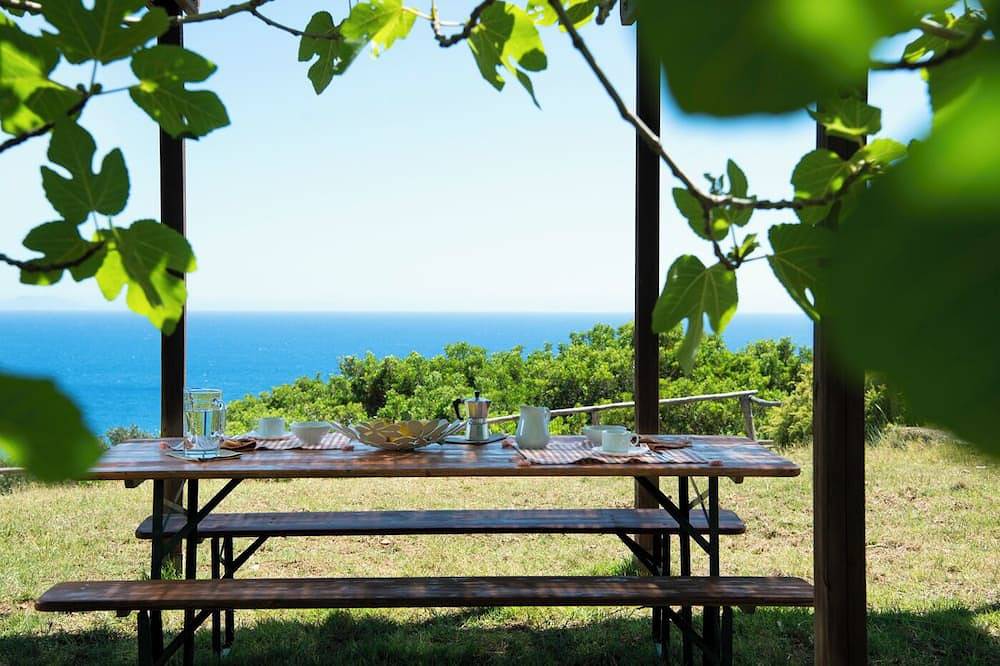 Ganze Wohnung, Myrtle Apartment, 4 beds. Private garden with sea view in Roccamare, Castiglione della Pescaia