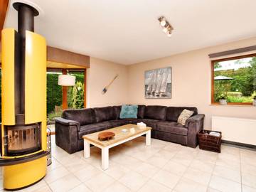 Location de vacances pour 8 personnes, avec jardin et terrasse dans Septon